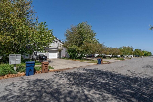 view of front of house featuring an attached garage and driveway