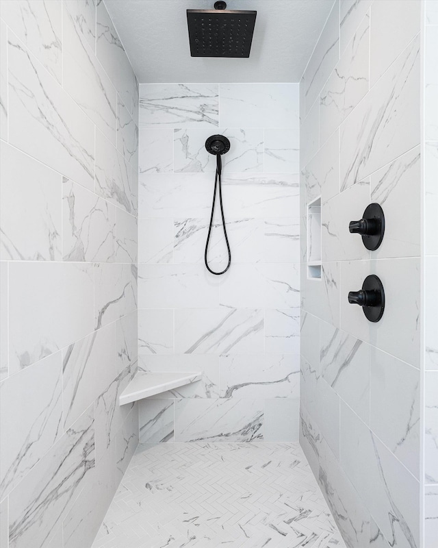 bathroom featuring a tile shower