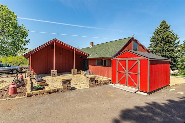 406 N Northridge Way, Fairfield, WA 99012 - view of front of property featuring an outdoor structure, a shingled roof, and a shed