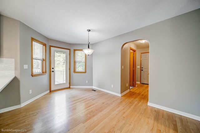 2712 W Eden Ln, Deer Park, WA 99006 - interior space featuring arched walkways, baseboards, light wood-style flooring, and visible vents