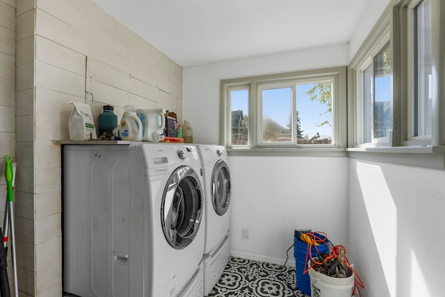 1815 E Longfellow Avenue 1817E. Longfellow Ave, Spokane, WA 99207 - clothes washing area with washing machine and clothes dryer, baseboards, and laundry area
