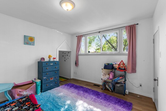 1815 E Longfellow Avenue 1817E. Longfellow Ave, Spokane, WA 99207 - bedroom featuring visible vents, wood finished floors, and baseboards