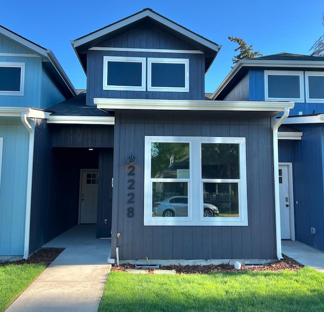 view of front of property