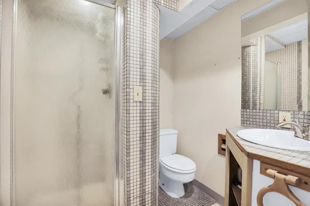 2424 W Fairview Ave, Spokane, WA 99205 - full bath featuring toilet, vanity, a stall shower, and tasteful backsplash