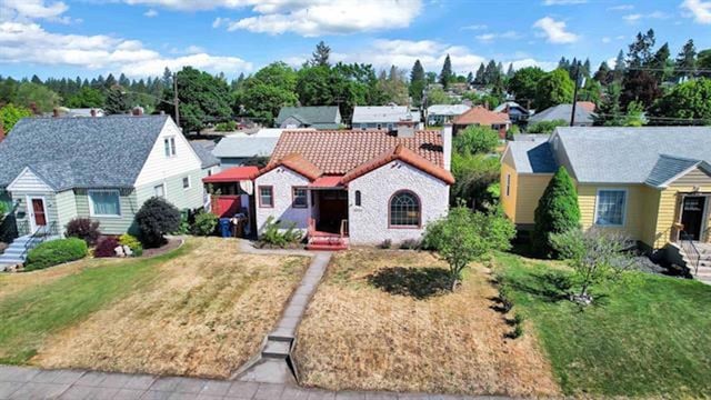 2424 W Fairview Ave, Spokane, WA 99205 - view of front of property featuring a front lawn