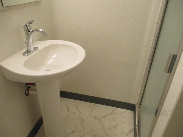 314 W Buckeye Ave, Spokane, WA 99205 - bathroom with a shower with door