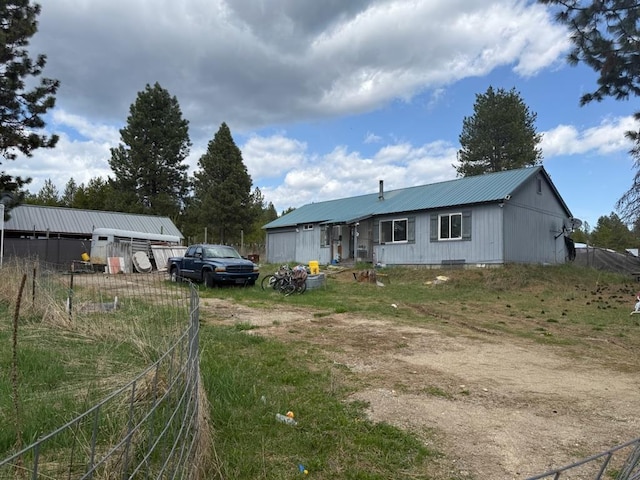 1468 Veit Rd, Newport, WA 99156 - view of front facade with fence and metal roof