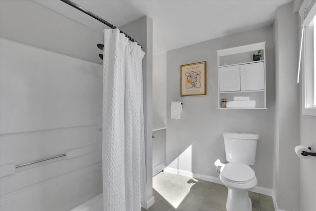 2709 E Sharp Ave, Spokane, WA 99202 - full bathroom with toilet, a shower with curtain, and baseboards