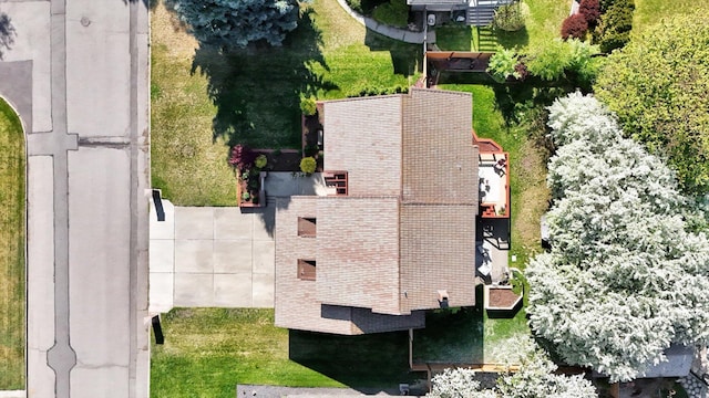 aerial view of property and surrounding area