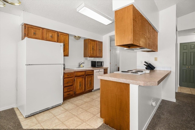 306 E Weile Ave Unit 3, Spokane, WA 99208 - unfurnished room featuring baseboard heating, a chandelier, carpet floors, a textured ceiling, and baseboards
