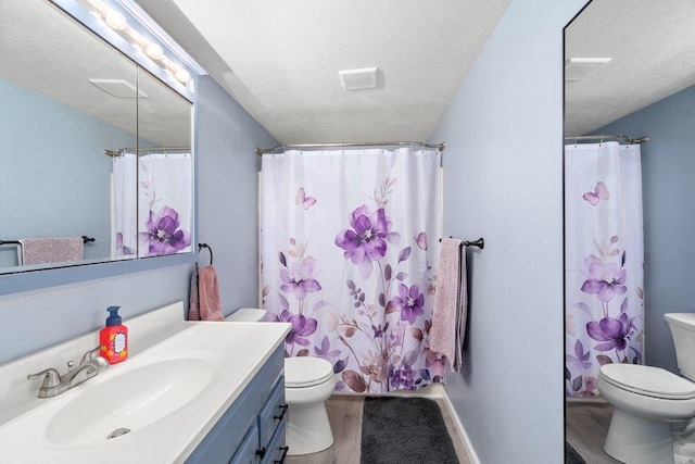 full bathroom featuring toilet, a textured ceiling, vanity, wood finished floors, and a shower with curtain