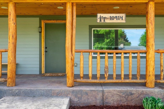 property entrance featuring covered porch