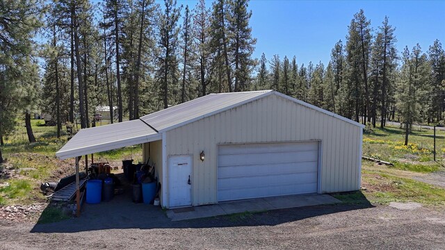 garage featuring a garage