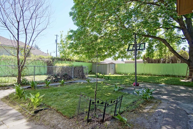 1018 E Broad Ave, Spokane, WA 99207 - view of yard with a storage unit and an outdoor structure