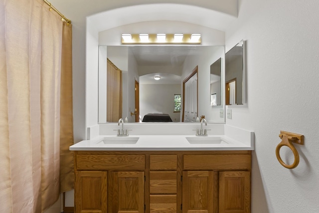 2238 Green Rd, Newport, WA 99156 - full bath featuring double vanity and connected bathroom