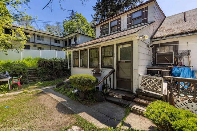 1114 W 7th Ave, Spokane, WA 99204 - view of front of property with a sunroom and fence