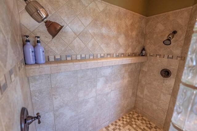 21621 N Lang Ln, Chattaroy, WA 99003 - bathroom featuring a tile shower