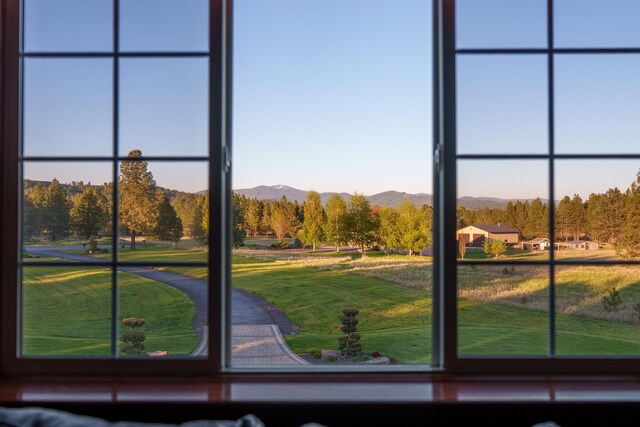 21621 N Lang Ln, Chattaroy, WA 99003 - entryway with a mountain view