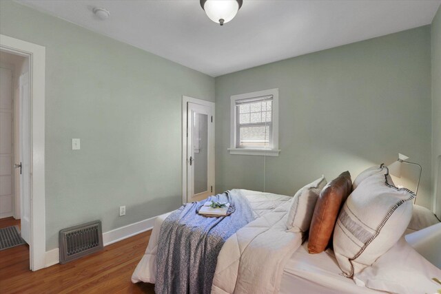 1308 W 11th Ave, Spokane, WA 99204 - bedroom featuring wood finished floors and baseboards