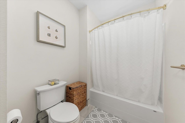 15921 W Four Mound Rd, Nine Mile Falls, WA 99026 - carpeted bedroom with lofted ceiling, a chandelier, a barn door, and baseboards