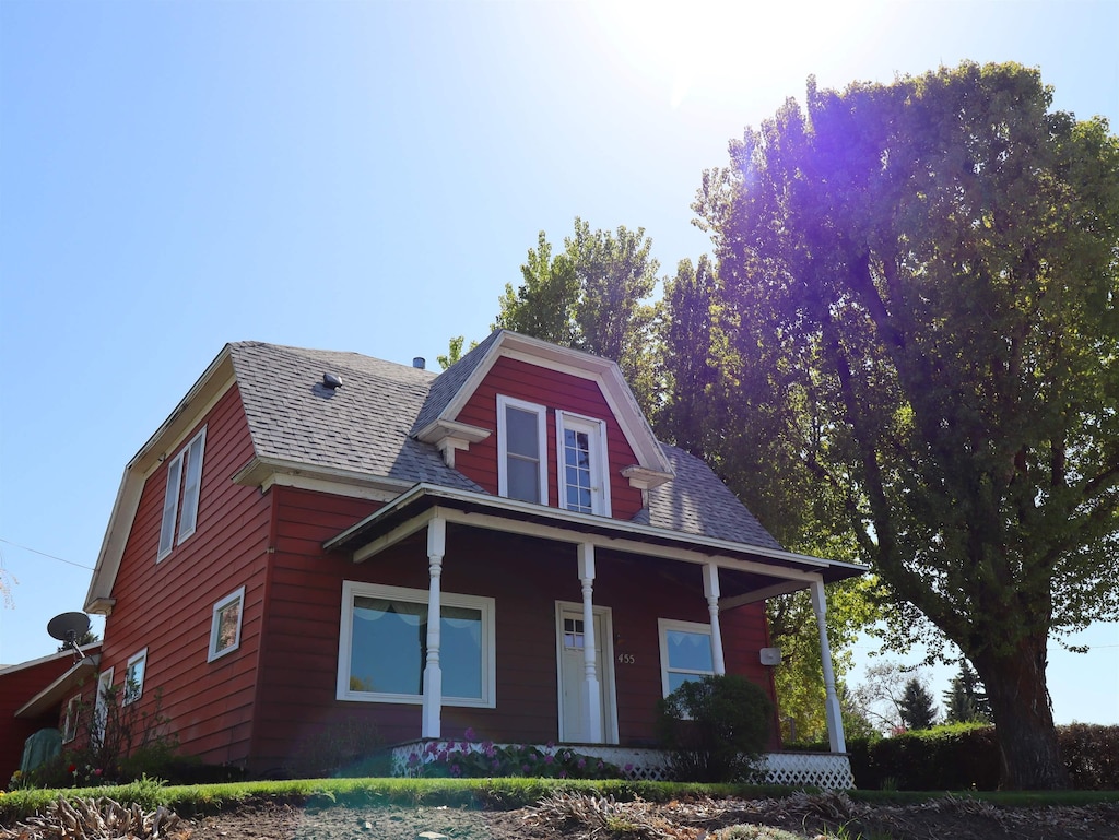 455 W Broadway Ave, Reardan, WA 99029 - view of front facade with a porch and a shingled roof