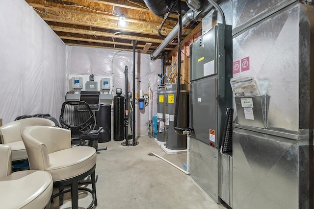 12715 E Deer Creek Rd, Chattaroy, WA 99003 - unfinished basement with water heater and a water softener