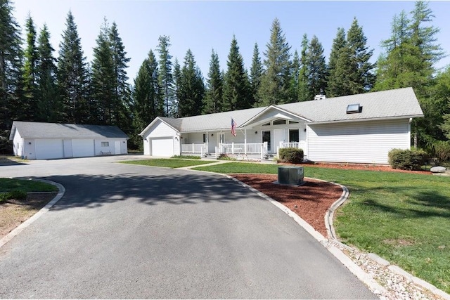 4414 Garden Spot Rd, Clayton, WA 99110 - single story home featuring covered porch, a front yard, and a detached garage