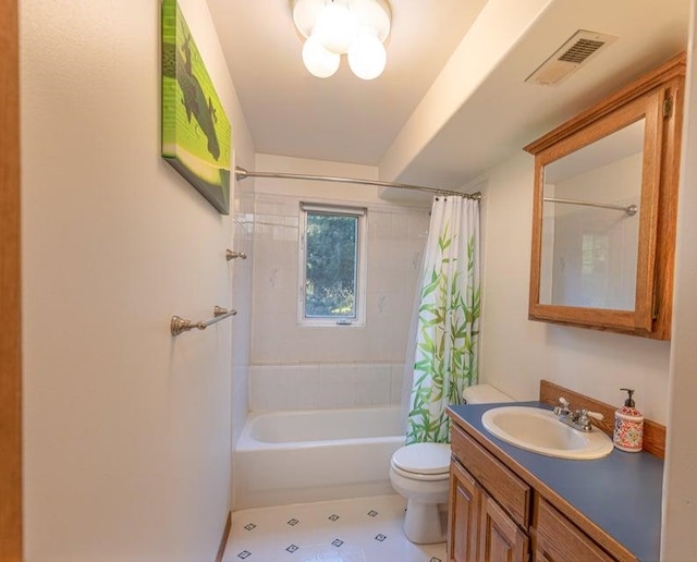 4414 Garden Spot Rd, Clayton, WA 99110 - bathroom featuring toilet, vanity, and shower / bath combo with shower curtain