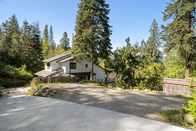 view of front of property