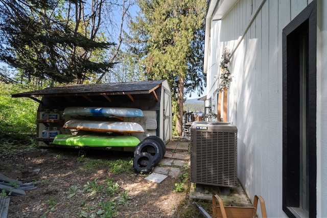view of yard with central AC unit