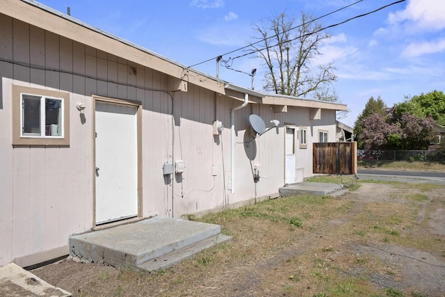 420 E Sanson Ave, Spokane, WA 99207 - view of side of home featuring fence