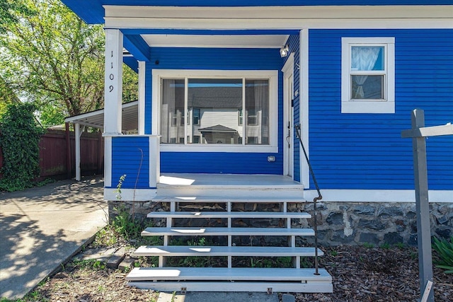 entrance to property with fence and driveway