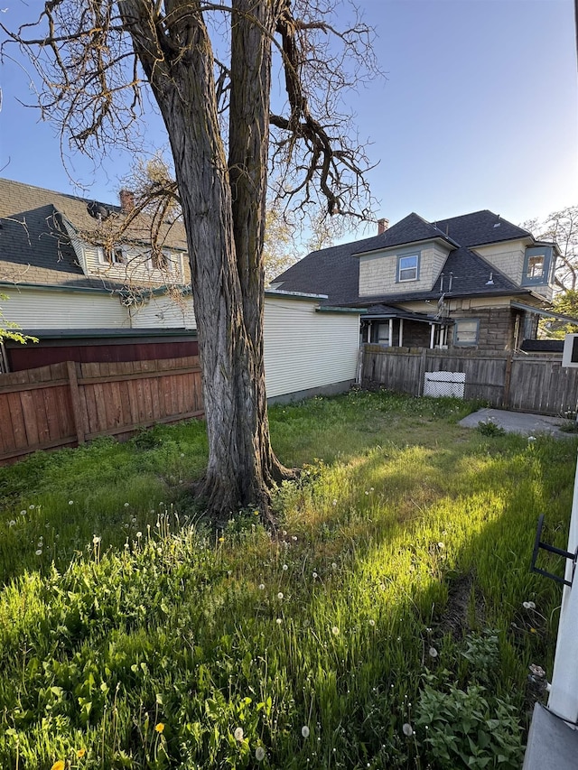 2209 N Washington St, Spokane, WA 99205 - view of yard with fence