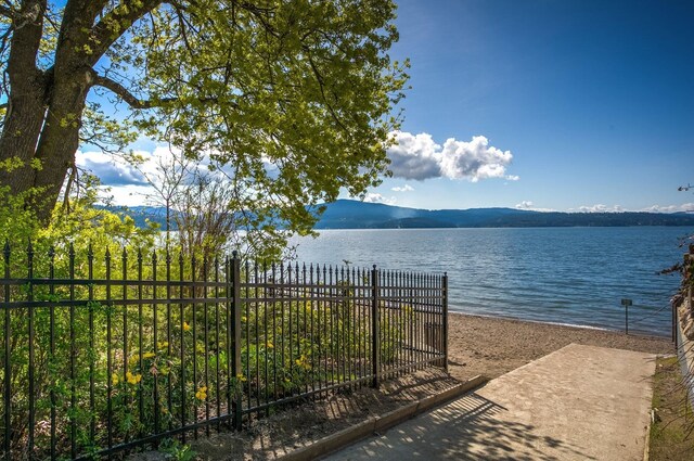 316 S 10th Pl, Coeur D Alene, ID 83814 - water view featuring fence and mountains