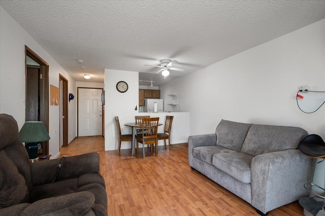 6019 E 6th Ave Unit L-201, Spokane, WA 99212 - living area featuring light wood-style flooring, ceiling fan, and a textured ceiling