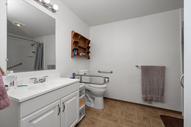 6019 E 6th Ave Unit L-201, Spokane, WA 99212 - full bath with toilet, vanity, baseboards, and a shower with curtain