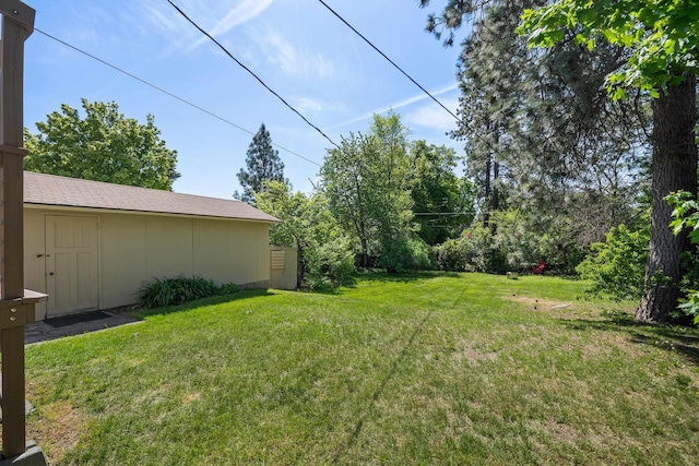 view of grassy yard with an outbuilding