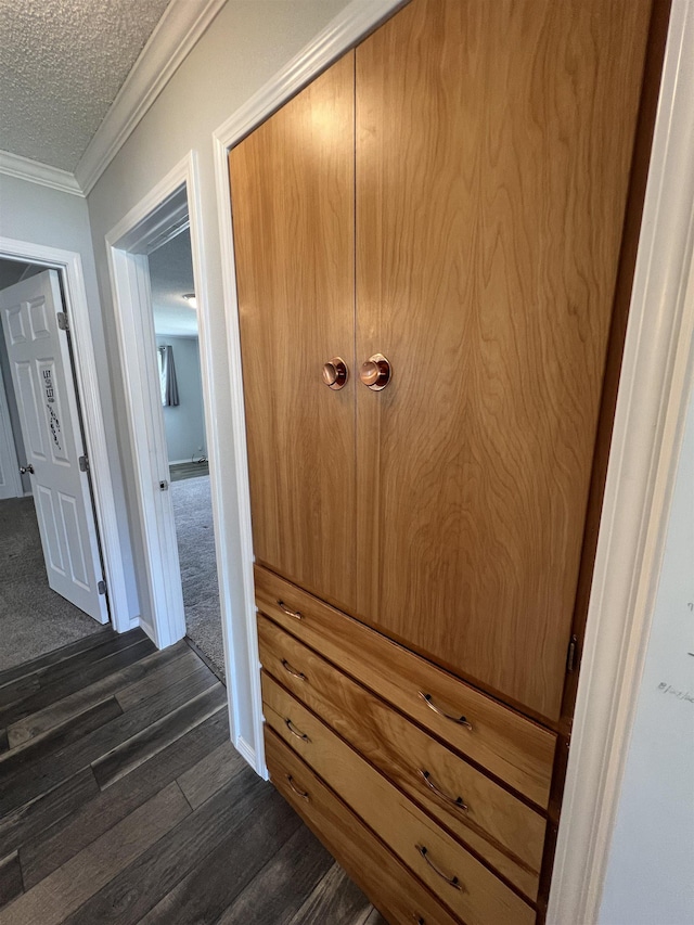 309 S Coal Creek Rd, Harrington, WA 99134 - detailed view of wood finished floors, ornamental molding, and a textured ceiling