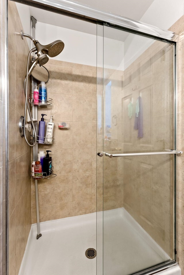 3022 E Pineglen Ave, Mead, WA 99021 - bathroom featuring a stall shower