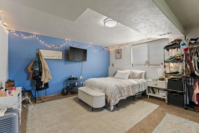 3022 E Pineglen Ave, Mead, WA 99021 - carpeted bedroom featuring a textured ceiling