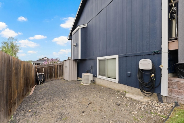 3022 E Pineglen Ave, Mead, WA 99021 - view of side of home with a fenced backyard and cooling unit