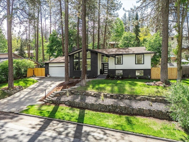 view of front of house featuring driveway