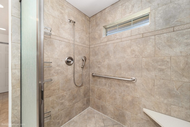 bathroom featuring a tile shower