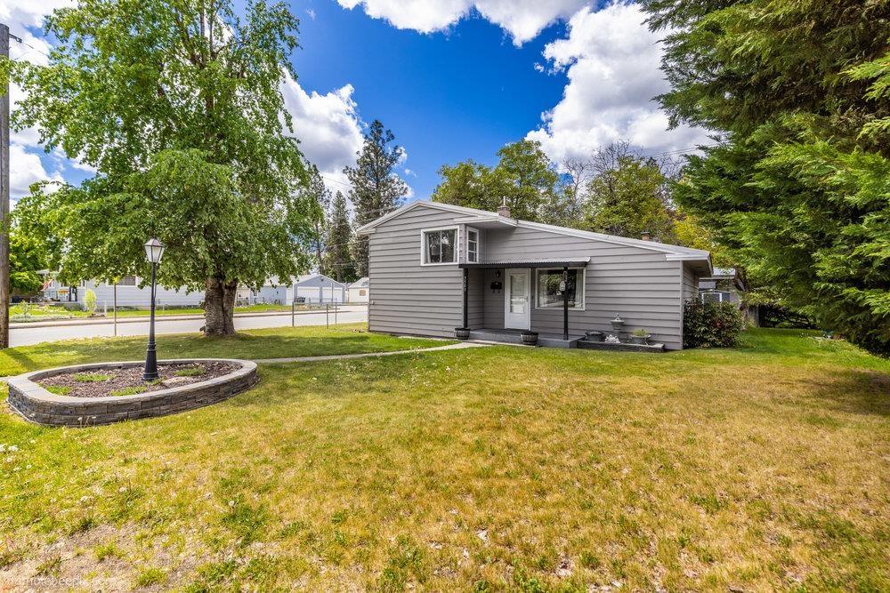 5503 N Cedar St, Spokane, WA 99205 - rear view of property featuring a yard