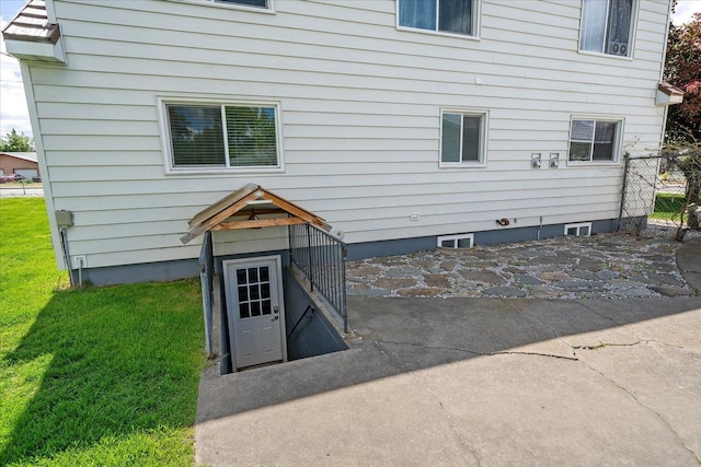 11707 E Broadway Ave, Spokane, WA 99206 - rear view of house featuring crawl space