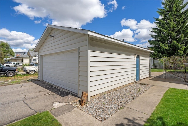 11707 E Broadway Ave, Spokane, WA 99206 - detached garage with a gate