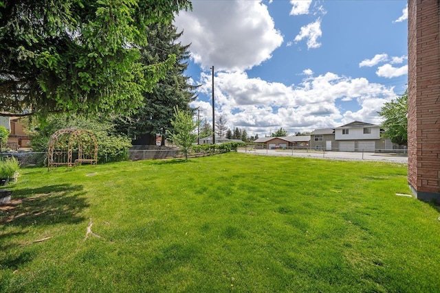 11707 E Broadway Ave, Spokane, WA 99206 - view of yard