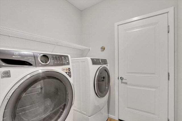 5704 W Jamestown Ln, Spokane, WA 99208 - laundry area featuring washer and dryer