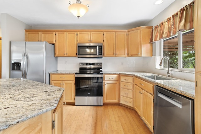 5229 S Altamont Ln, Spokane, WA 99223 - kitchen with stainless steel appliances, a sink, light brown cabinets, decorative backsplash, and light wood-type flooring