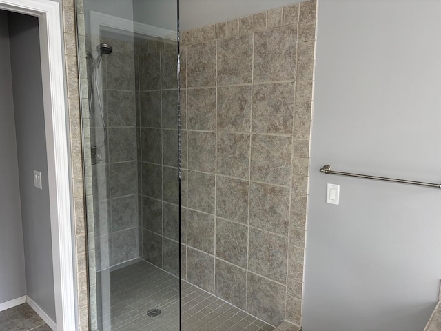 1746 W 14th Ave, Spokane, WA 99204 - full bath with tiled shower and baseboards